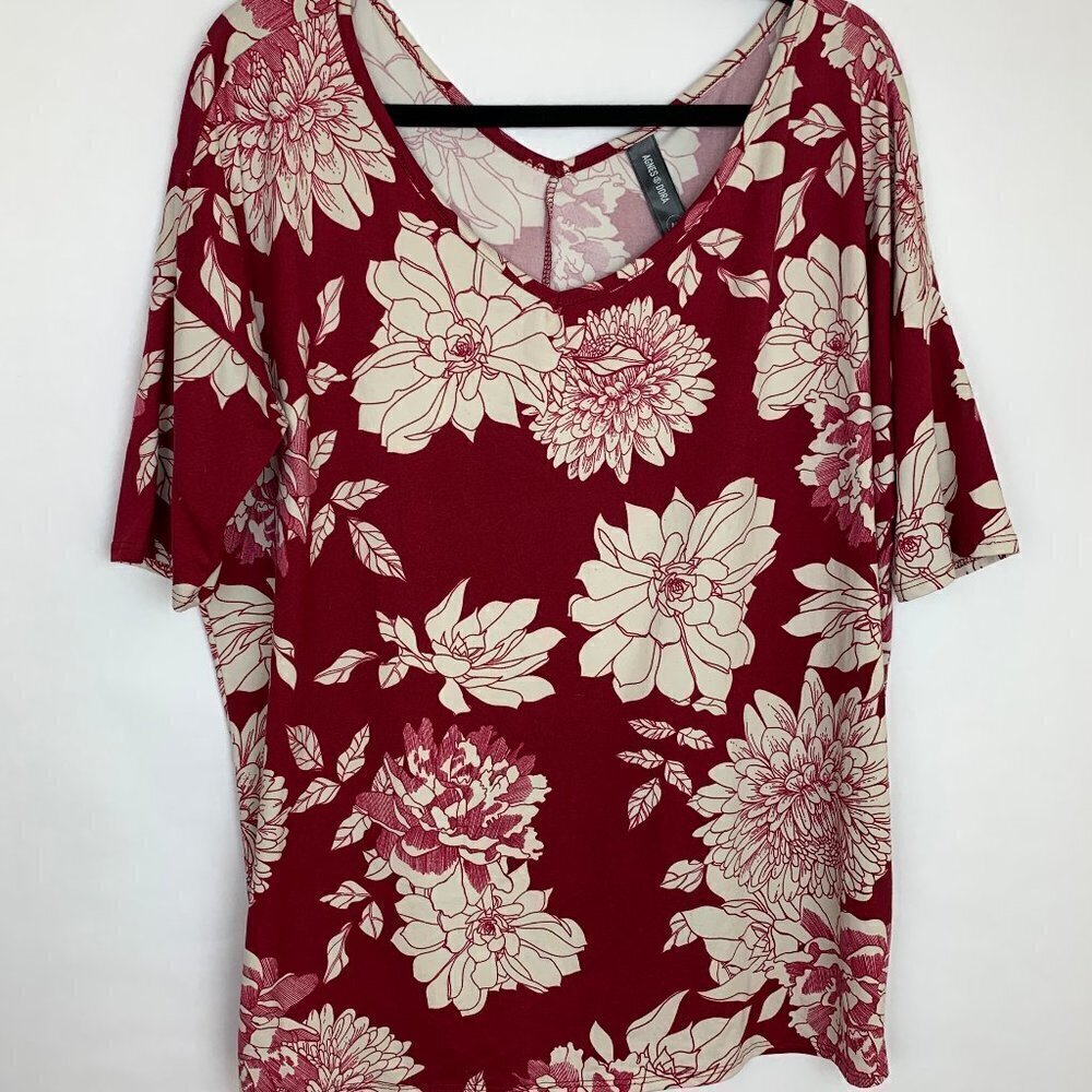Agnes & Dora Floral V-Front/Back Top Size Medium